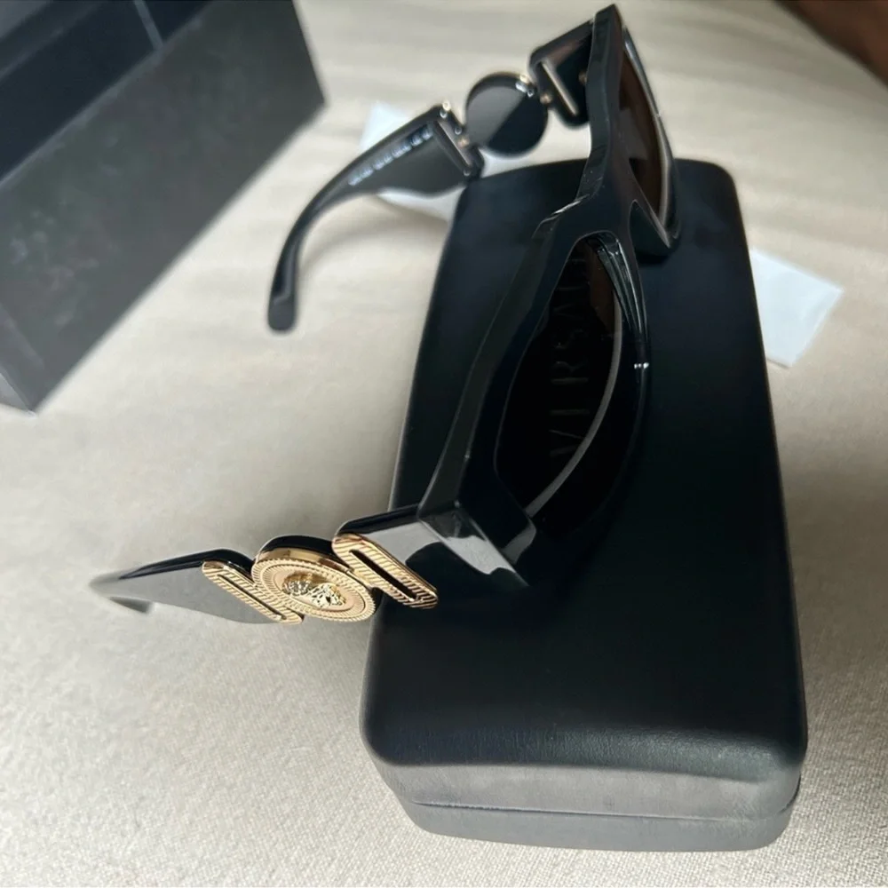 ✨VERSACE SUNGLASSES✨ - Picture 3 of 9